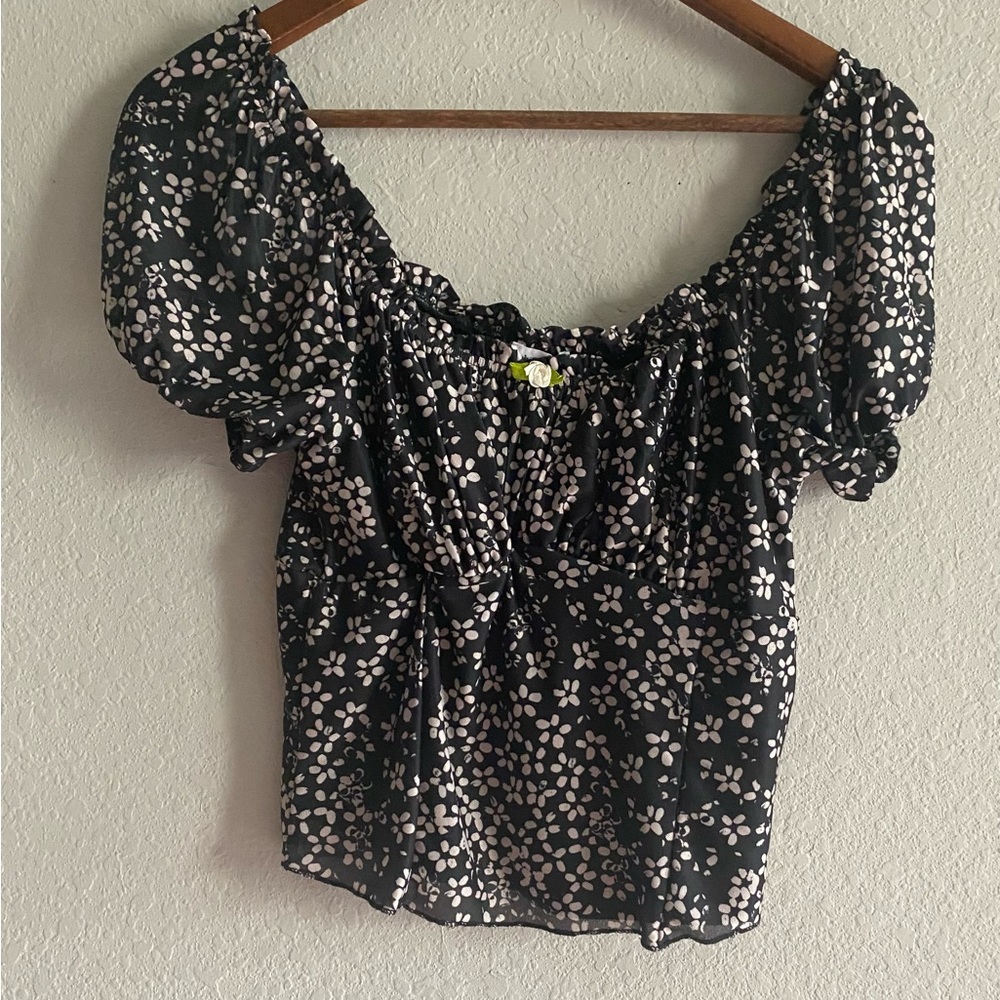 NWT Floral Black Cropped Puff Sleeve Peasant Blouse Cottage Junior’s  Medium